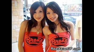 Young Japanese girlfriends who are very attractive