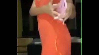 Funky dance moves of a Brazilian beauty